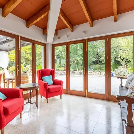 Villa Oliveras By