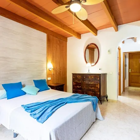 Villa Oliveras By